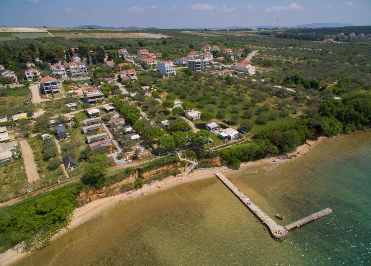 Hotel Kamp Karla & Bruno Sveti Filip i Jakov Exterior foto